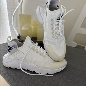 Nike Women’s Air Huarache Run Ultra Size 7.5 White Black 819151-102